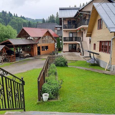 Lip Si Ely Hotell Dîmbovicioara Eksteriør bilde