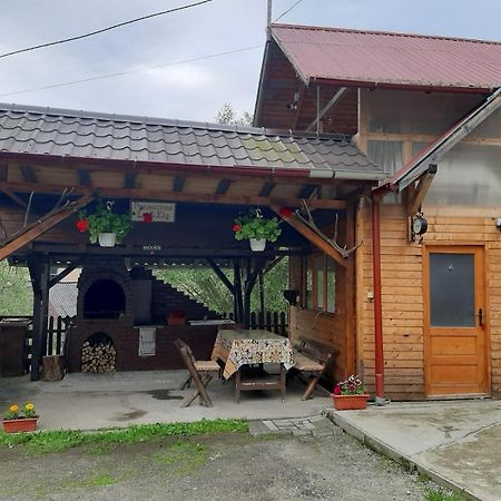 Lip Si Ely Hotell Dîmbovicioara Eksteriør bilde
