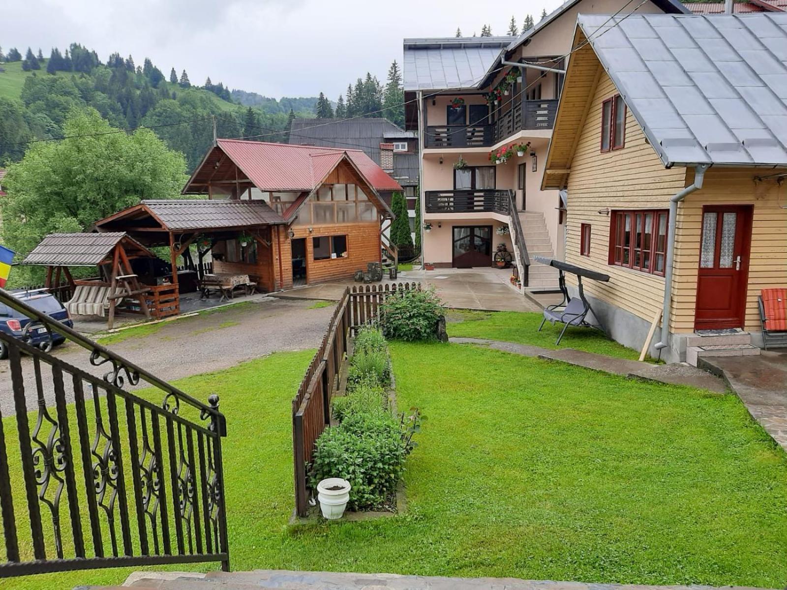 Lip Si Ely Hotell Dîmbovicioara Eksteriør bilde