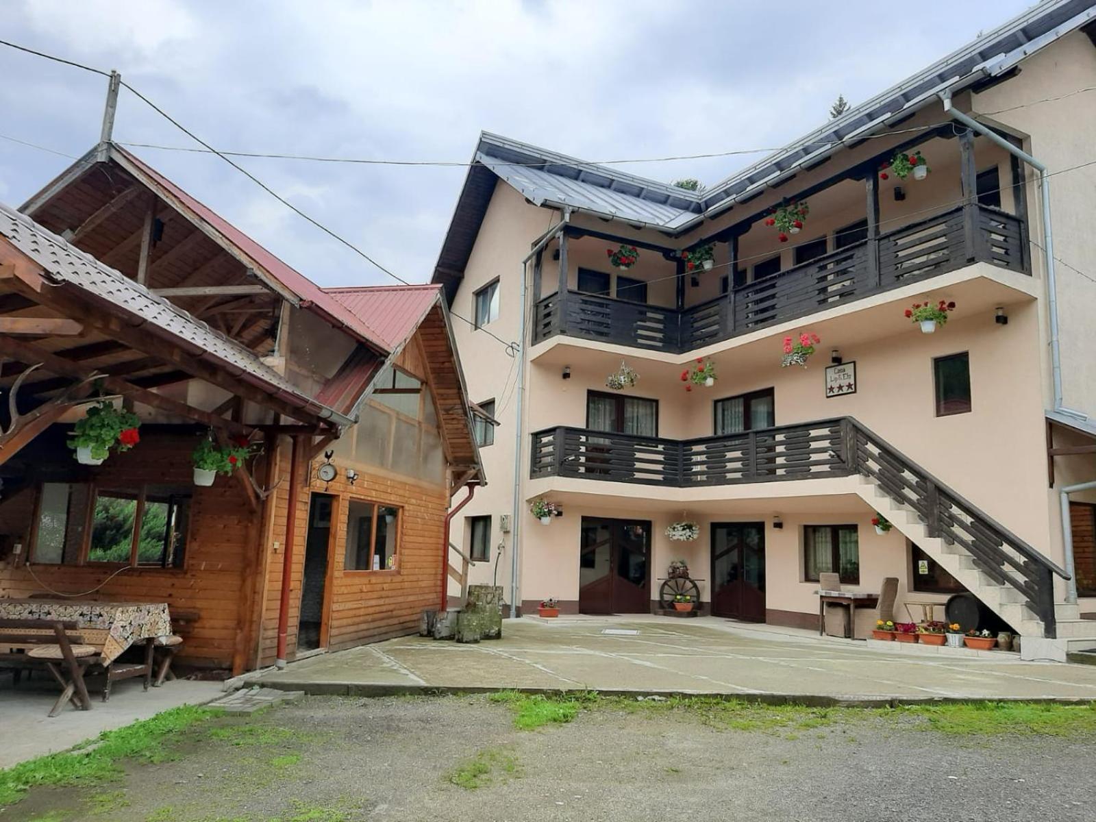 Lip Si Ely Hotell Dîmbovicioara Eksteriør bilde
