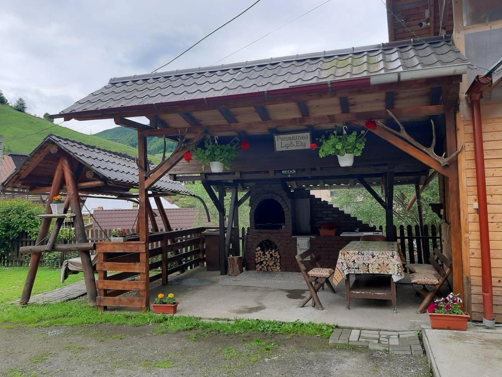 Lip Si Ely Hotell Dîmbovicioara Eksteriør bilde