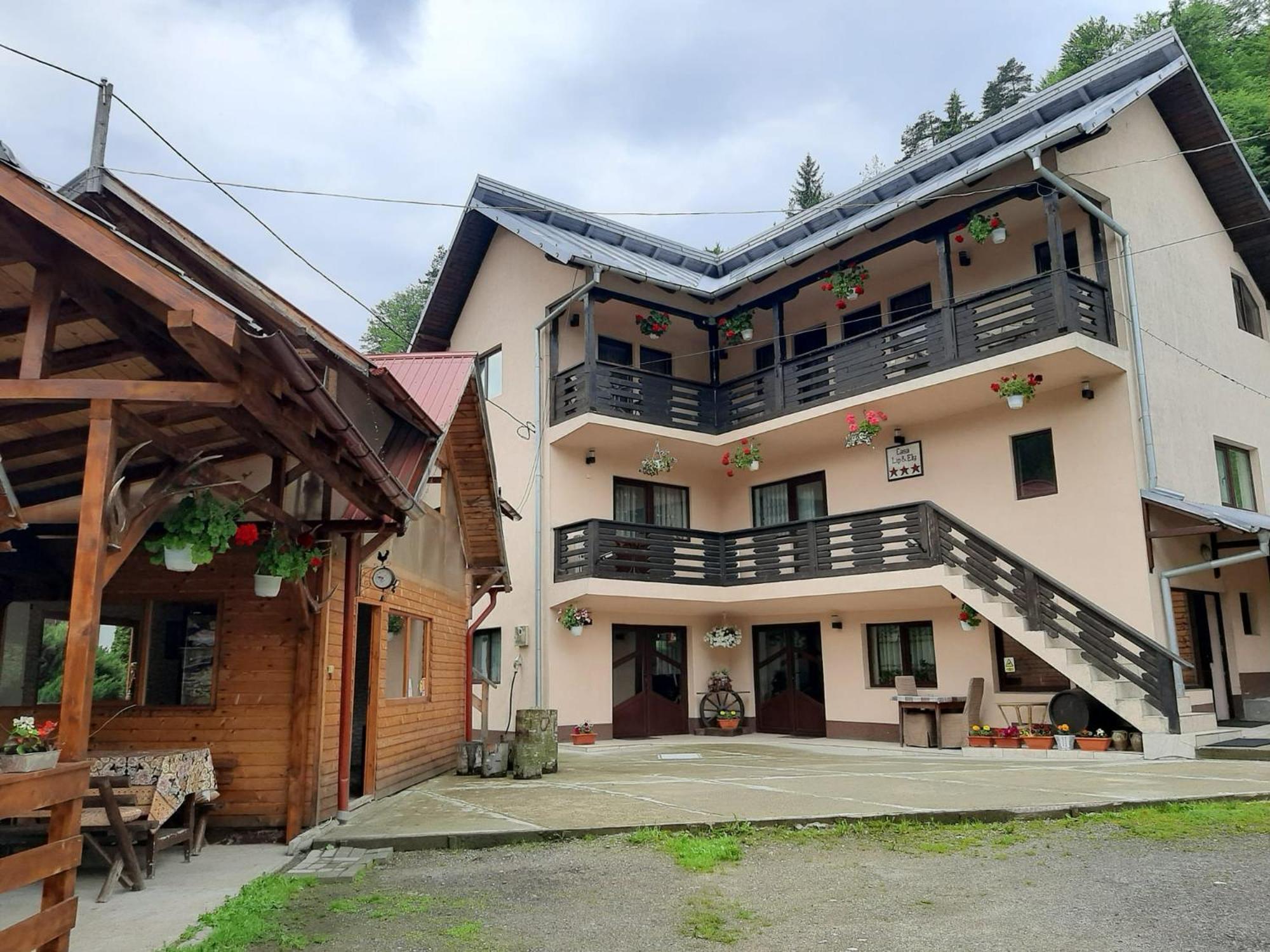 Lip Si Ely Hotell Dîmbovicioara Eksteriør bilde