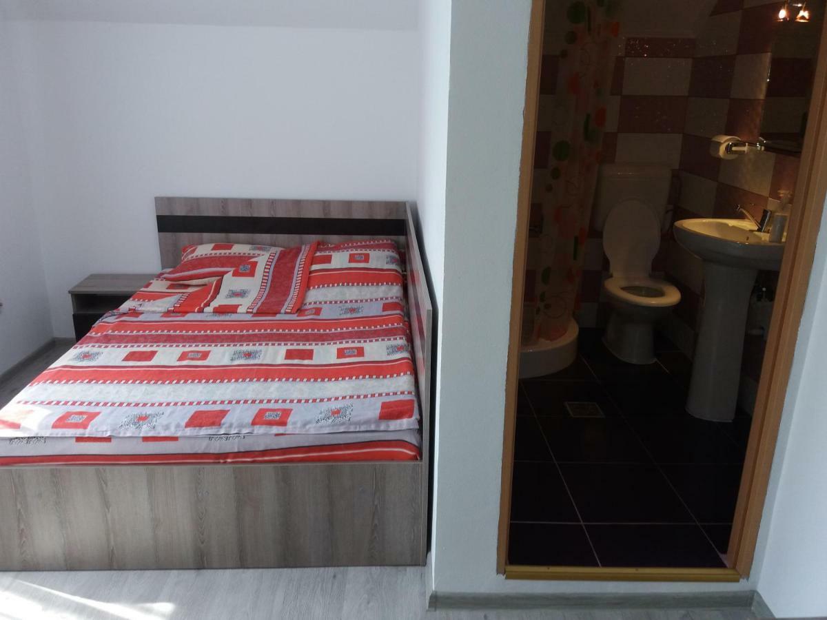 Lip Si Ely Hotell Dîmbovicioara Eksteriør bilde