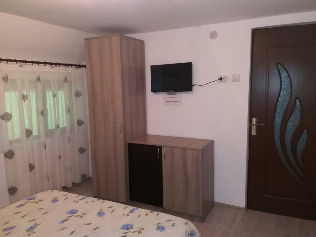 Lip Si Ely Hotell Dîmbovicioara Eksteriør bilde