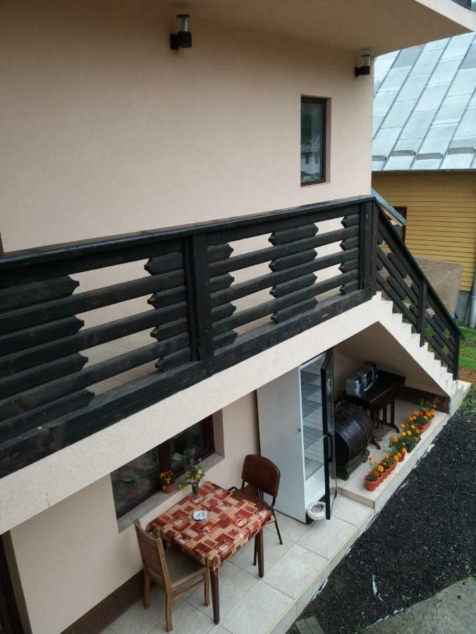 Lip Si Ely Hotell Dîmbovicioara Eksteriør bilde