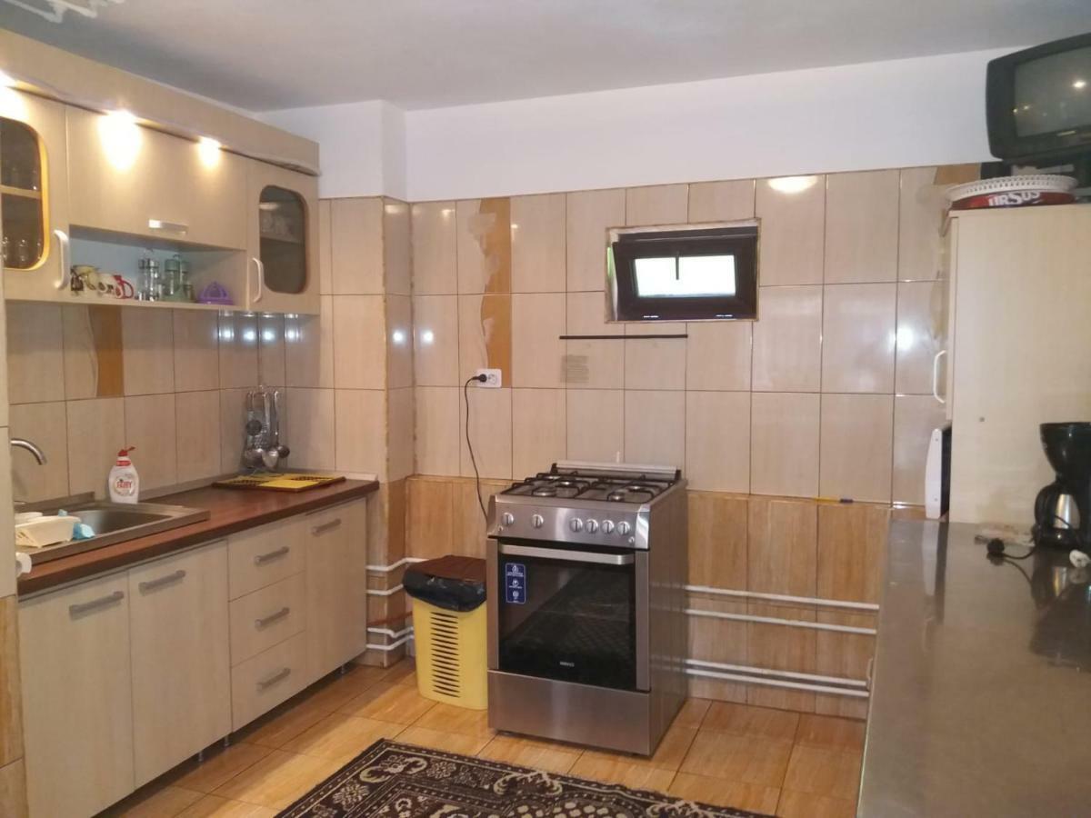 Lip Si Ely Hotell Dîmbovicioara Eksteriør bilde